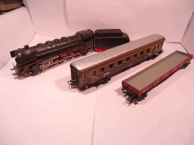 Marklin - Heavy Good Locomotive - # 3027 - Untested plus Rolling Stock