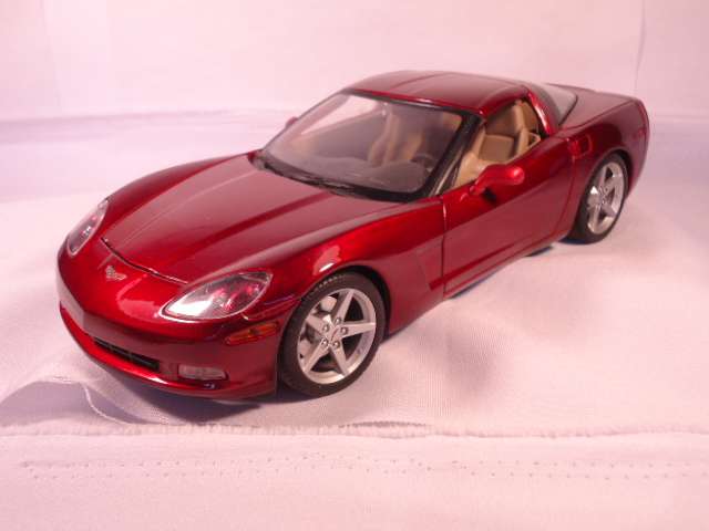 Maisto - 2005 Chevrolet Corvette - missing right side mirror Lence
