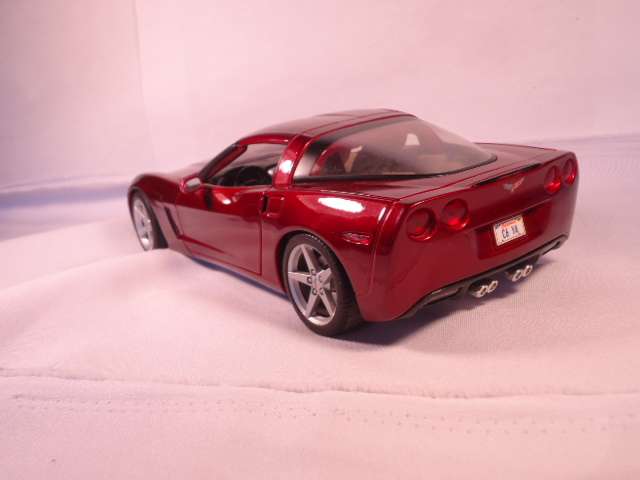 Maisto - 2005 Chevrolet Corvette - missing right side mirror Lence