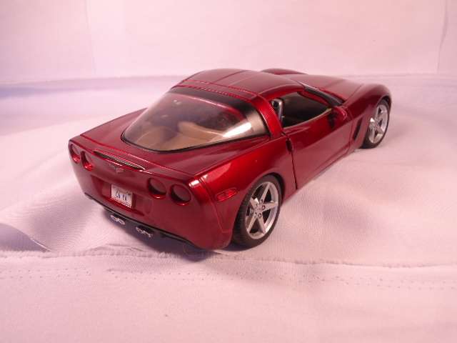 Maisto - 2005 Chevrolet Corvette - missing right side mirror Lence