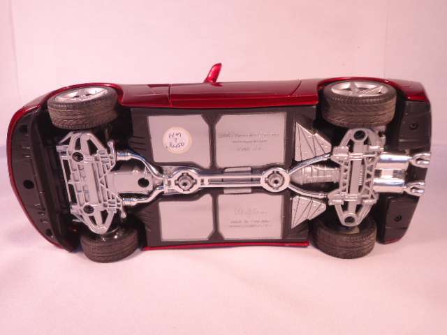 Maisto - 2005 Chevrolet Corvette - missing right side mirror Lence