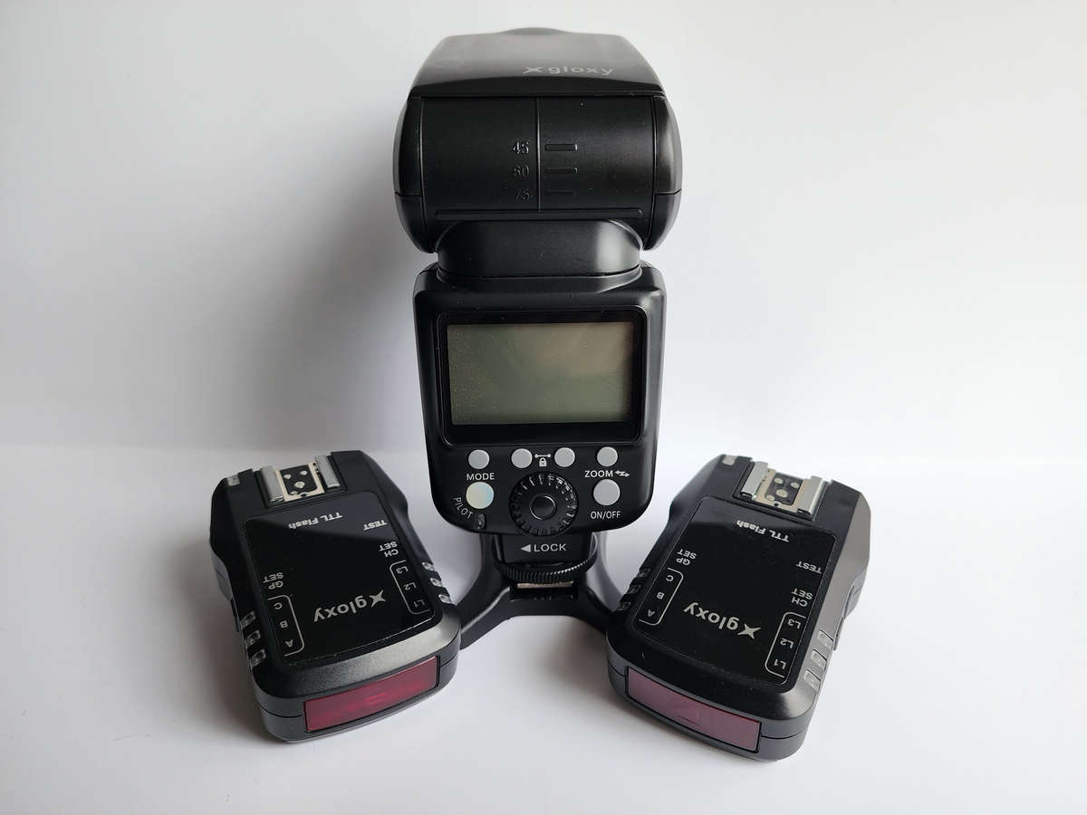 Gloxy Speed Light (for NIKON) - with trigger set, color gels and pouch