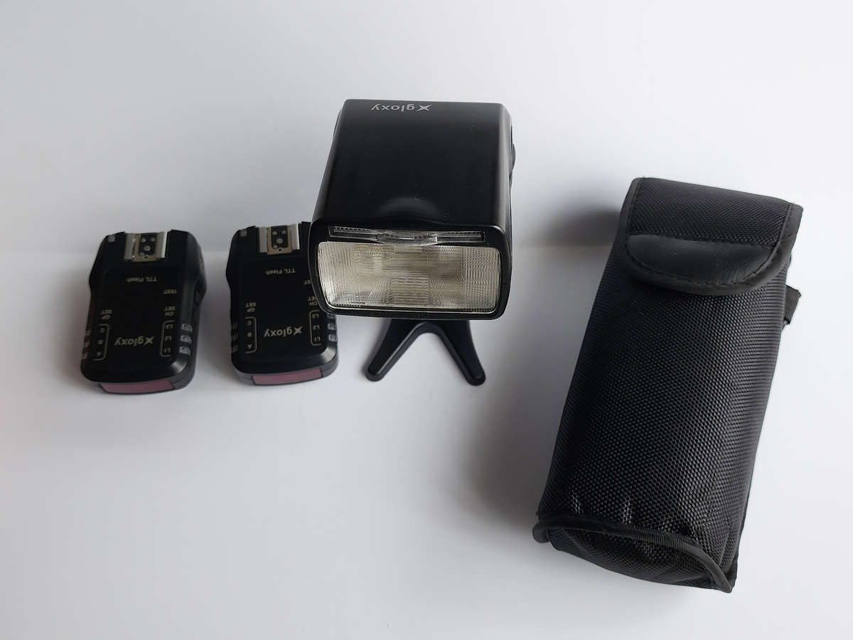 Gloxy Speed Light (for NIKON) - with trigger set, color gels and pouch