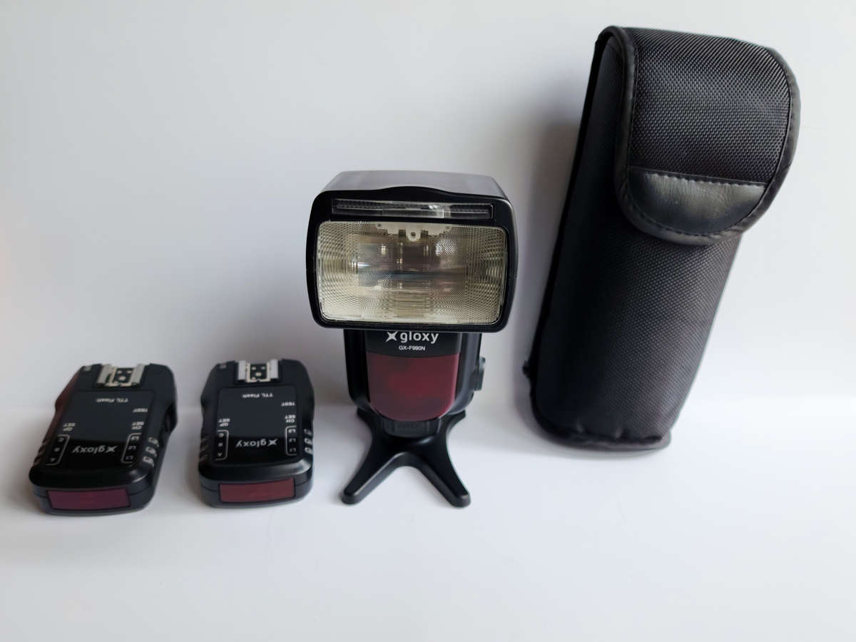 Gloxy Speed Light (for NIKON) - with trigger set, color gels and pouch