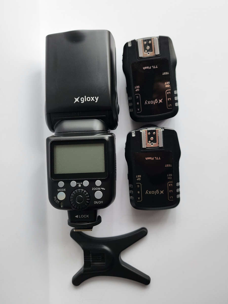 Gloxy Speed Light (for NIKON) - with trigger set, color gels and pouch