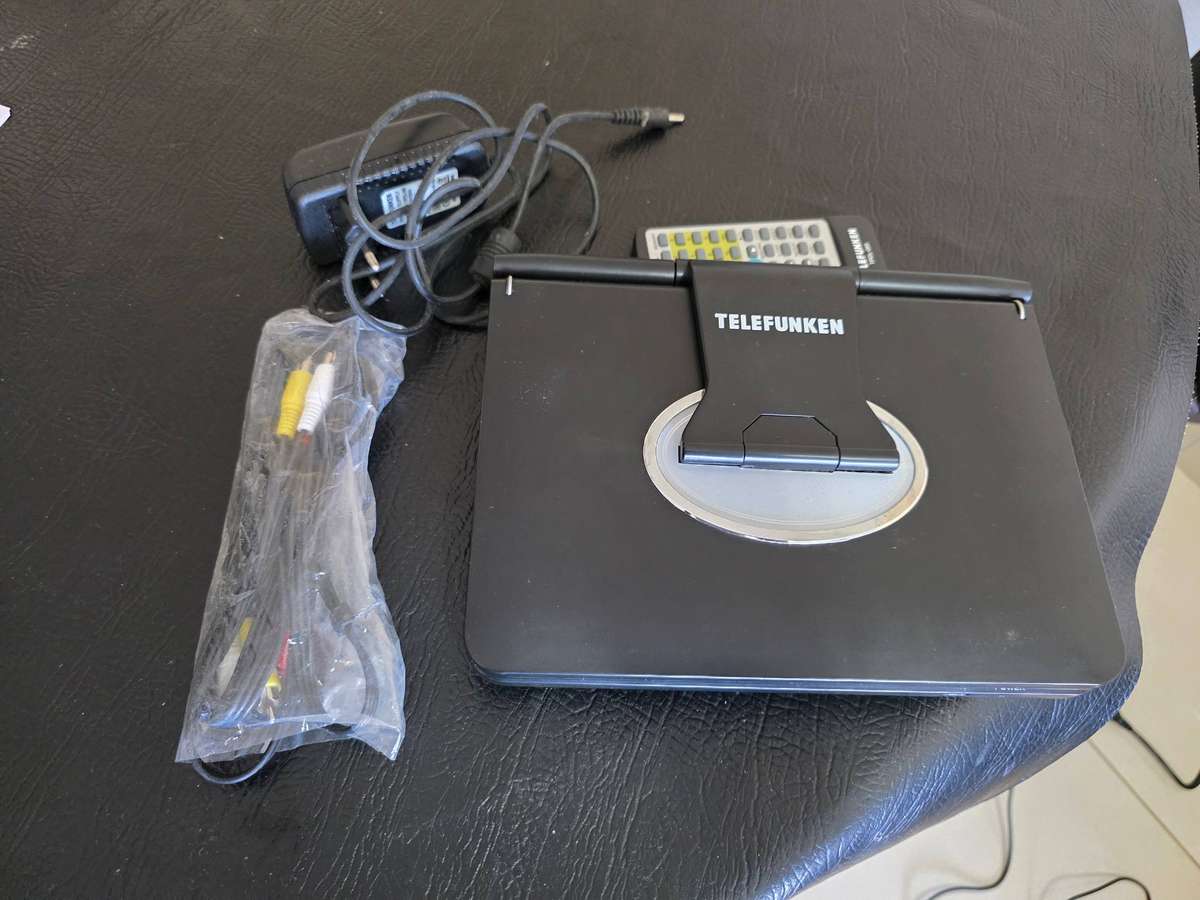 *ORIGINAL TELEFUNKEN*PORTABLE DVD PLAYER WITH REMOTE + ACCESSORIES