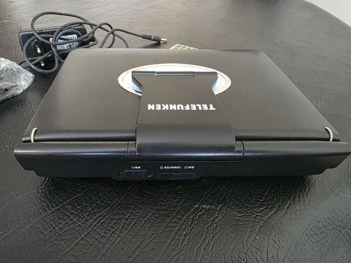 *ORIGINAL TELEFUNKEN*PORTABLE DVD PLAYER WITH REMOTE + ACCESSORIES