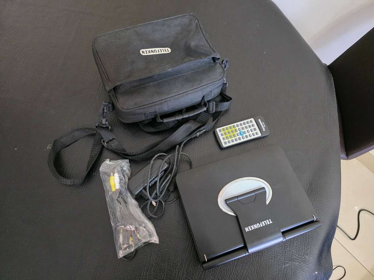 *ORIGINAL TELEFUNKEN*PORTABLE DVD PLAYER WITH REMOTE + ACCESSORIES