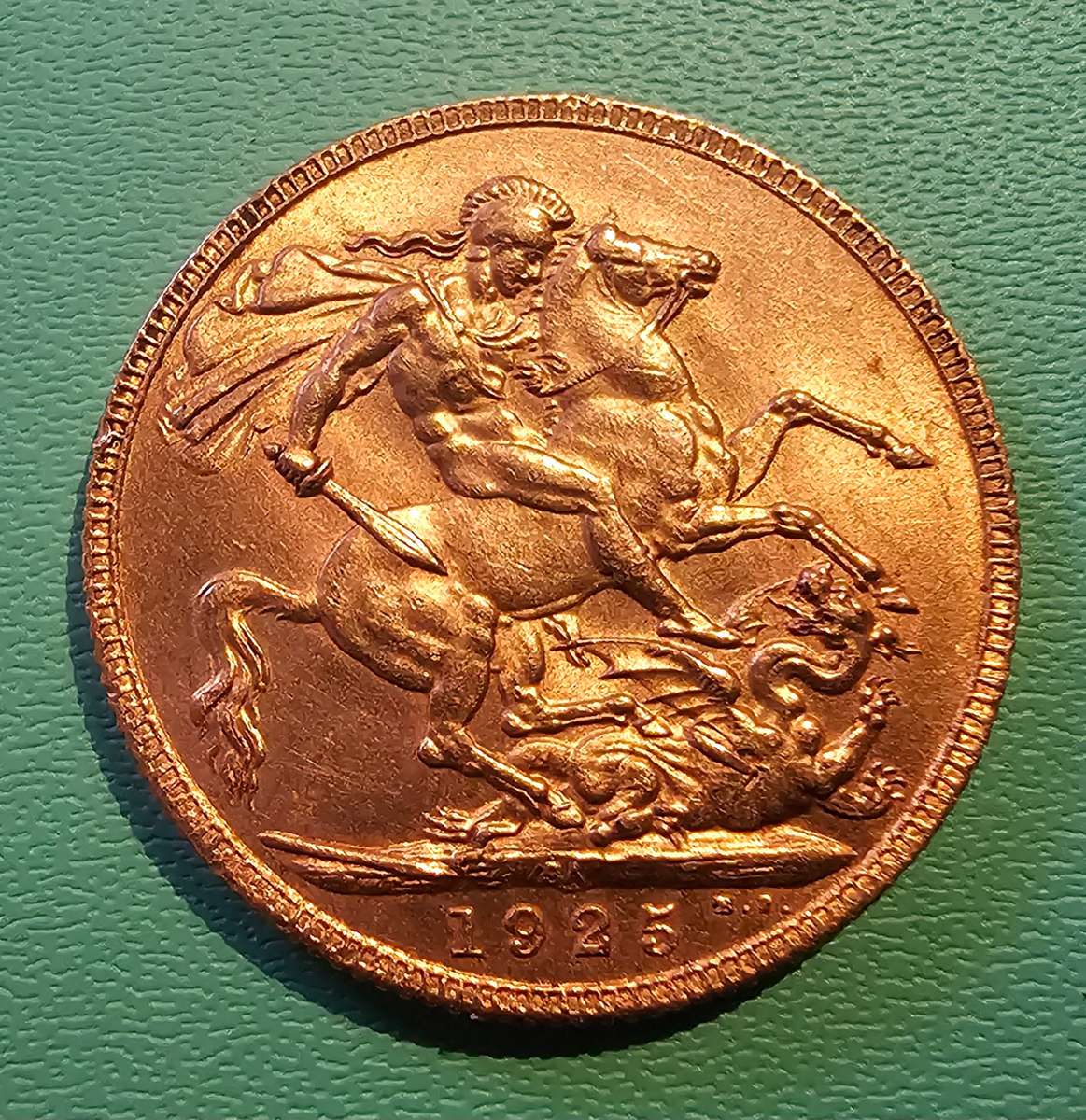 "1925" KING GEORGE "V" Gold Sovereign