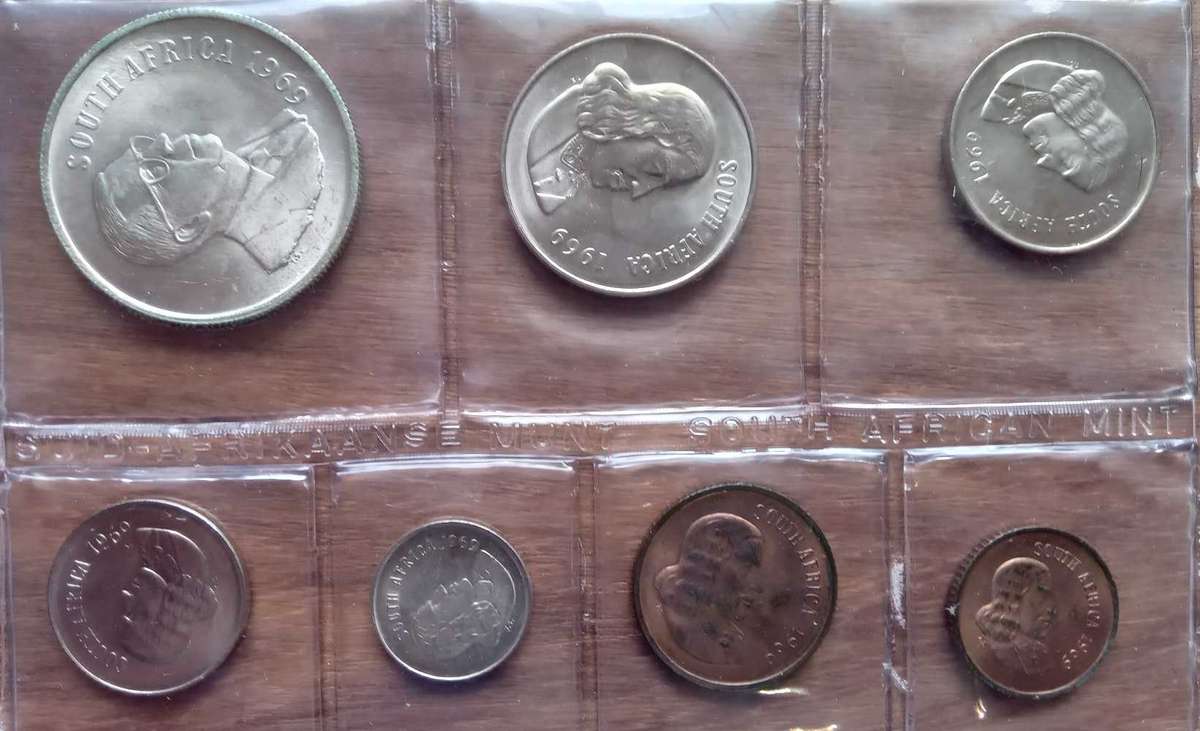 SOUTH AFRICAN MINT PACK 1969 English and silver R1