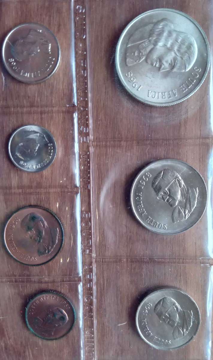 South african  mint pack 1968 English and silver R1