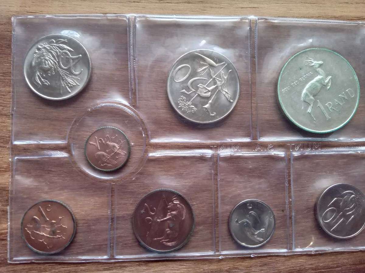 SOUTH AFRICAN  MINT PACK 1971 with silver R1