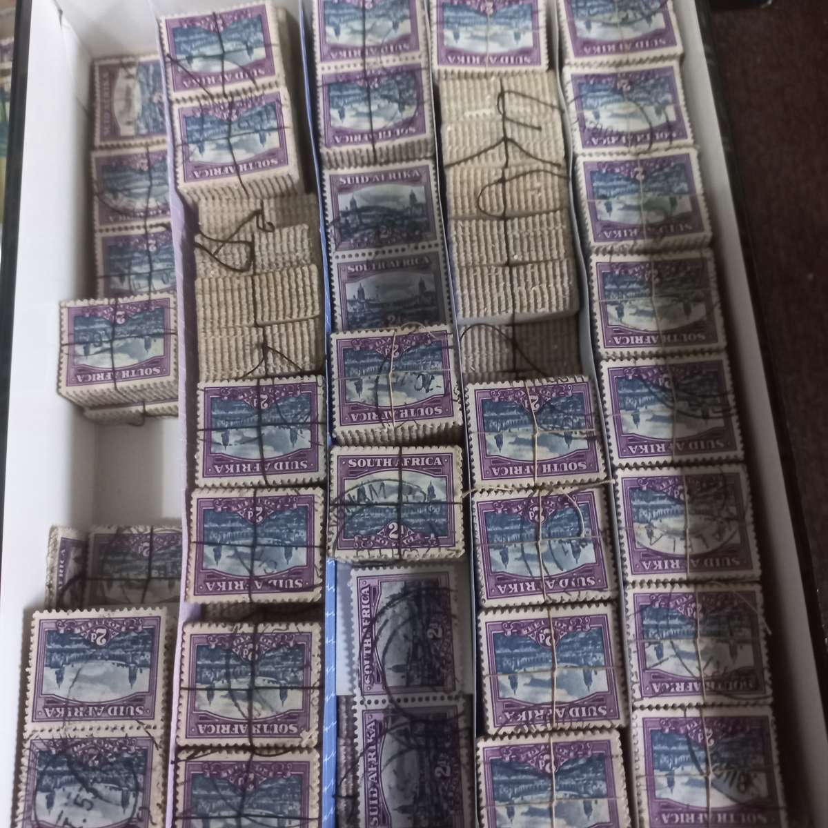 Union & Republic Stamps - Varieties noted - Kiloware on and off paper - R1 start