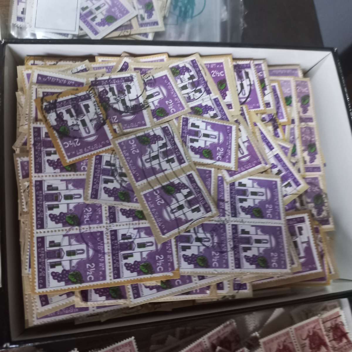 Union & Republic Stamps - Varieties noted - Kiloware on and off paper - R1 start