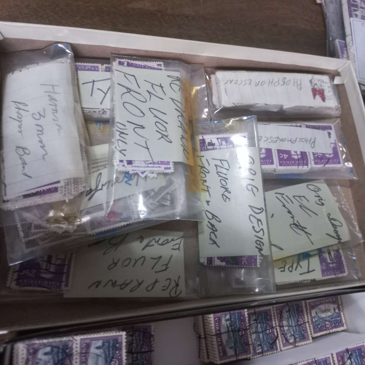 Union & Republic Stamps - Varieties noted - Kiloware on and off paper - R1 start