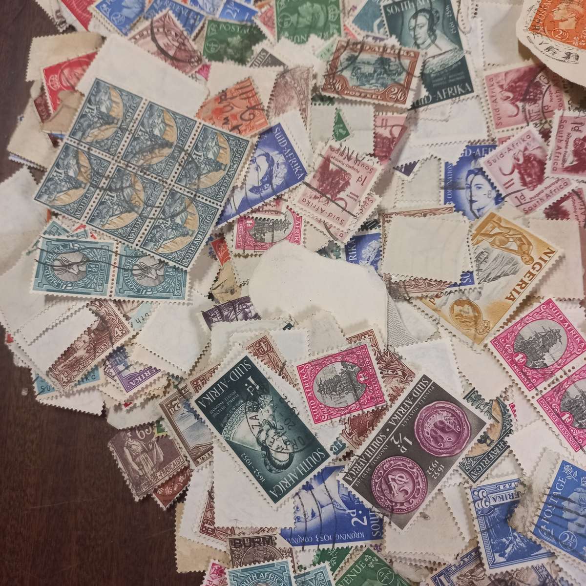 Great Britain on and off Paper - Mainly KGVI and early QEII - Kiloware - R1 start