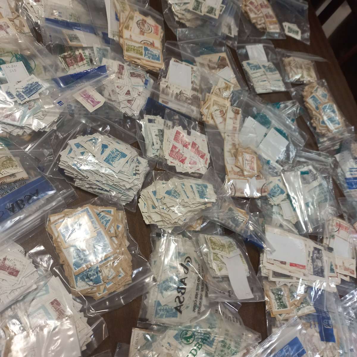 South Africa - 1982 Building Definitive in Bulk - Carefully sorted - R1 Start