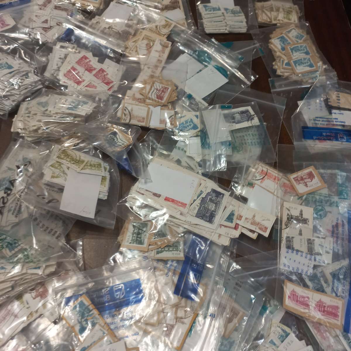 South Africa - 1982 Building Definitive in Bulk - Carefully sorted - R1 Start