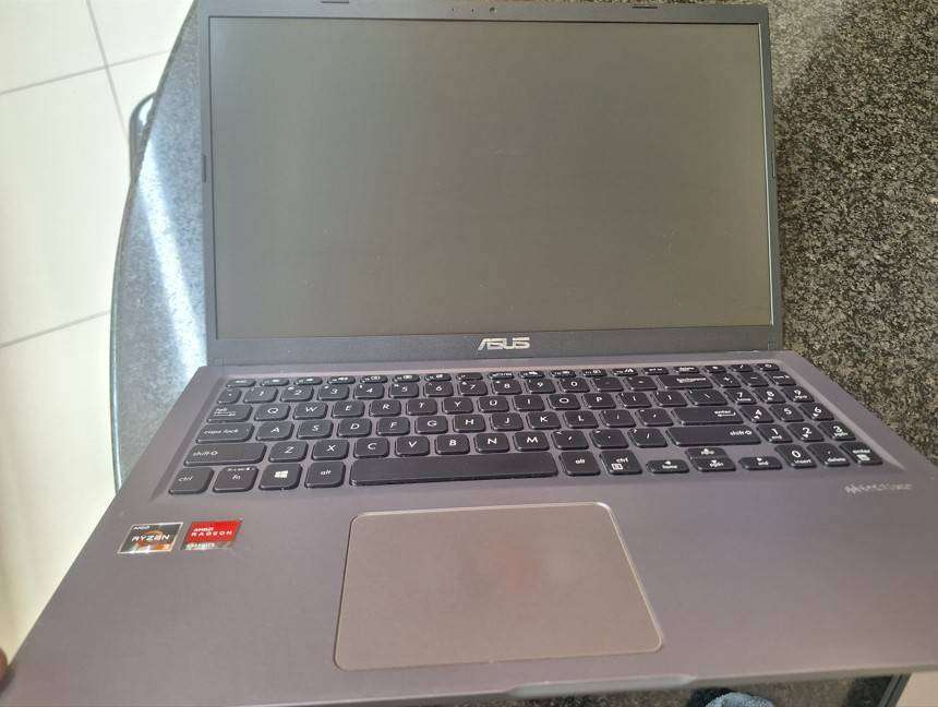 Asus Laptop M515D - Ryzen 3 - for spares /repairs