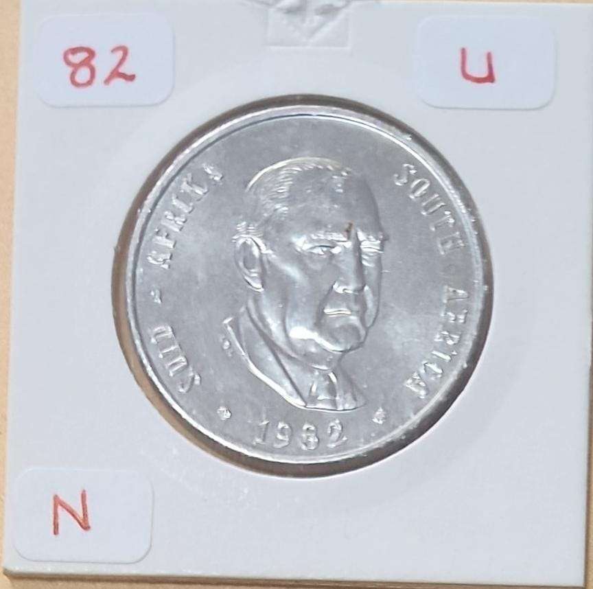 1982 R1 UNC! ~ Nickel