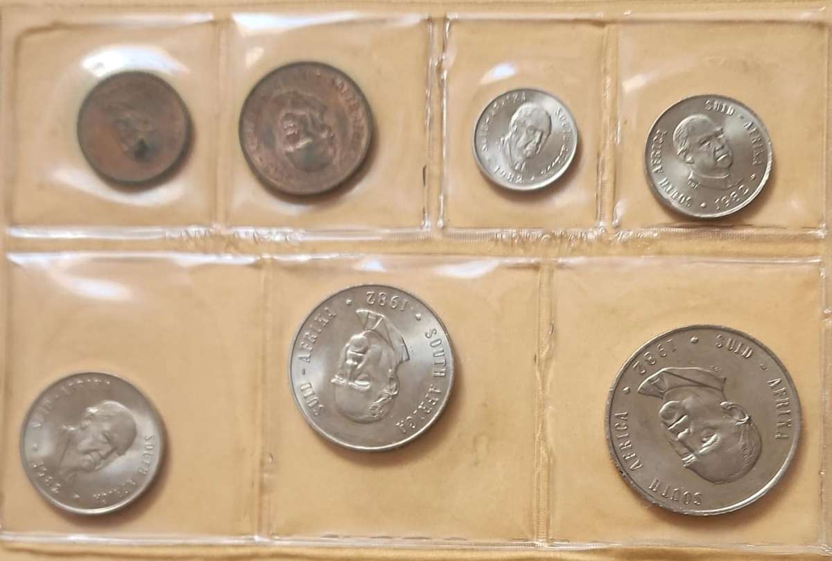 1982 Mint Set ~ with nickel R1