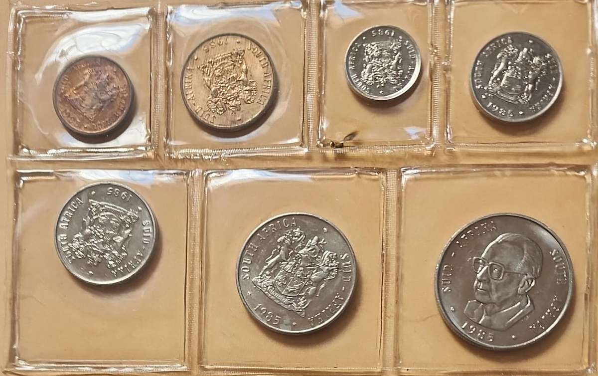 1985 Mint Set ~ with nickel R1