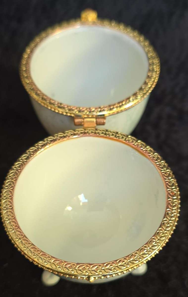 Vintage - 4 Trinket Boxes - Bidding to take All!
