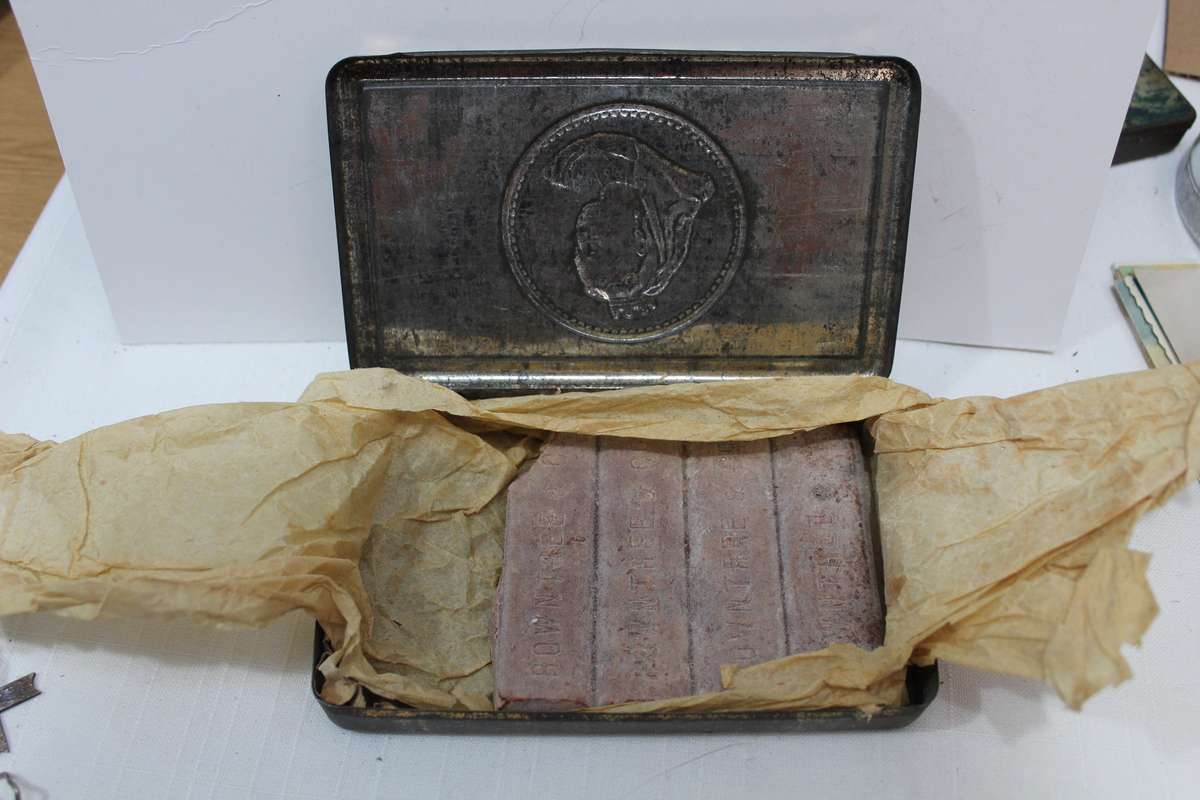 Boer War Xmas tin - the Rowntree one.....WITH CHOCOLATE!!!!