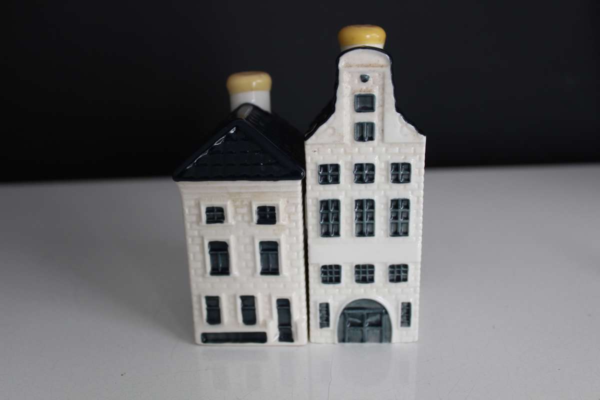 KLM 'houses' no 26 and 42 - take both for R 500!!