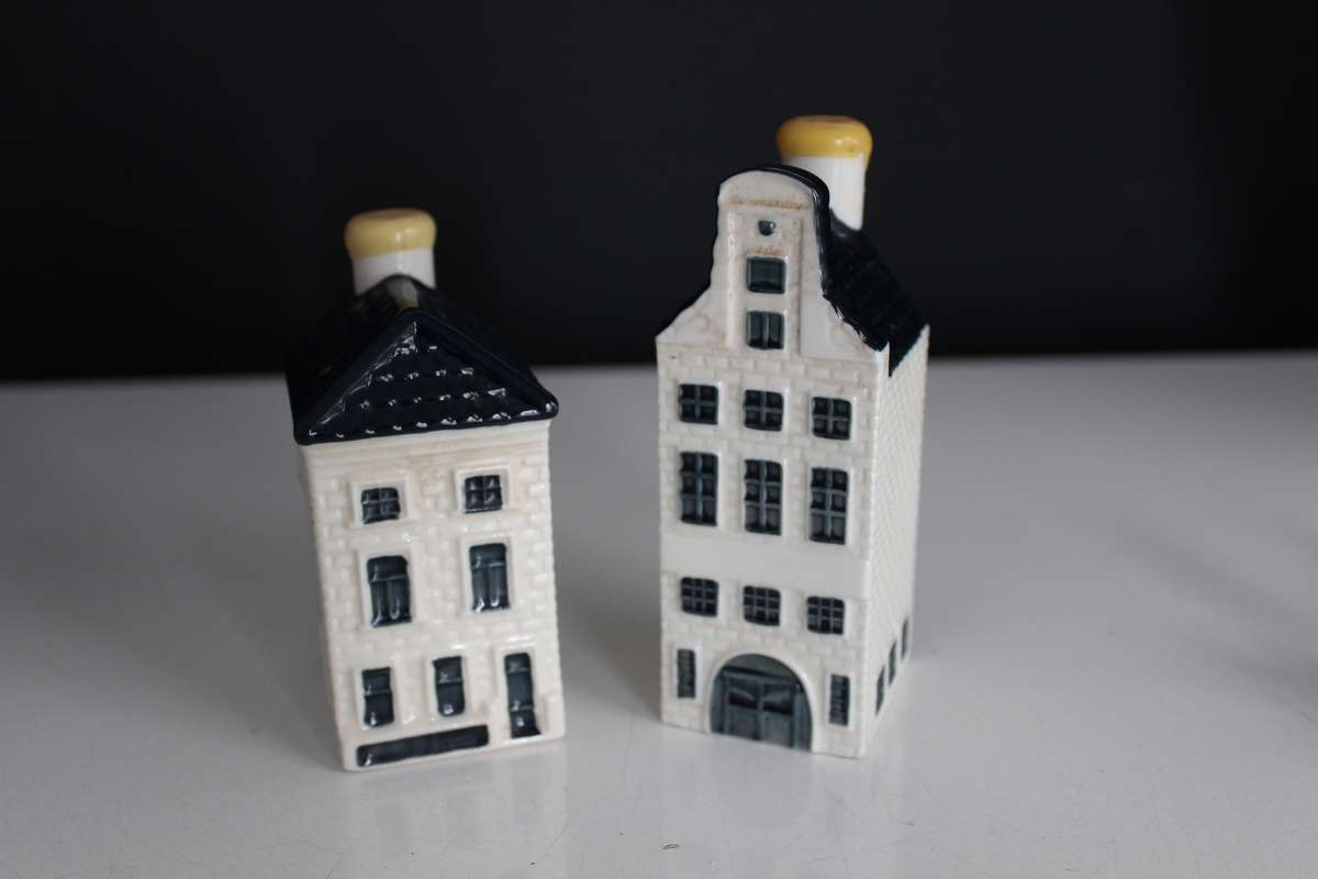 KLM 'houses' no 26 and 42 - take both for R 500!!
