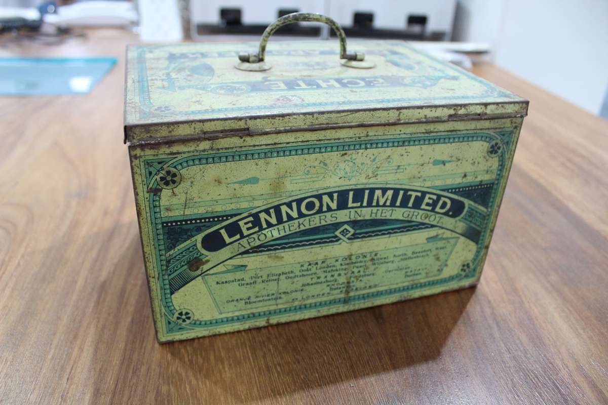 Medical collectors!!.....Lennon's Home Chemist  (in Dutch - Huis Apotheek)