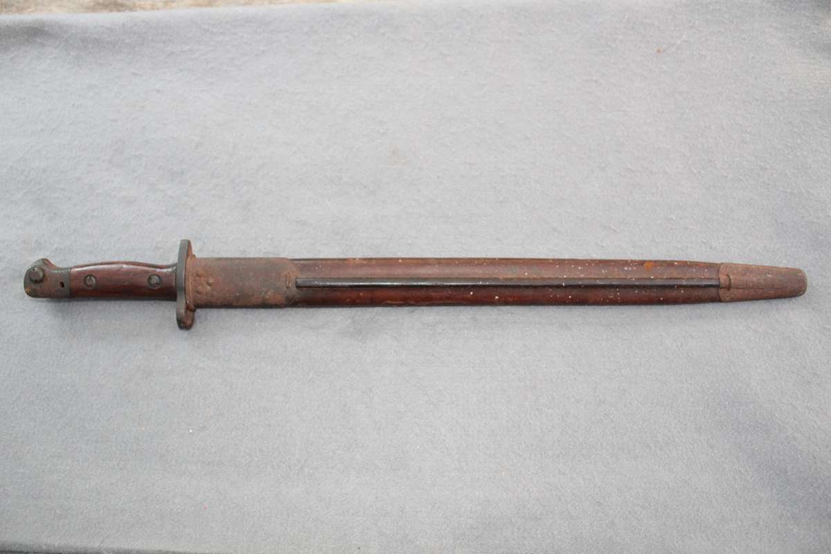 Bayonet dated 1907 (WW1?) with excellent scabbard. Reason for low price below.......