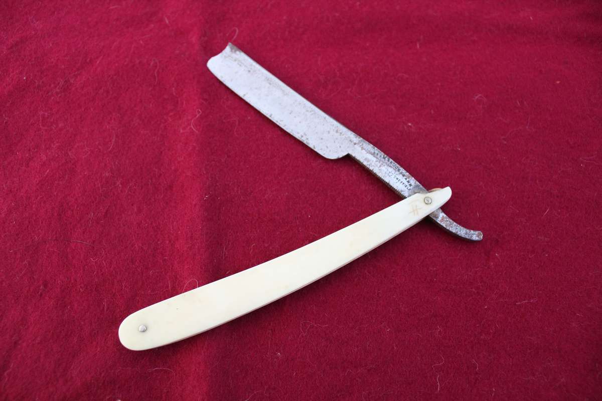 Cutthroat razor