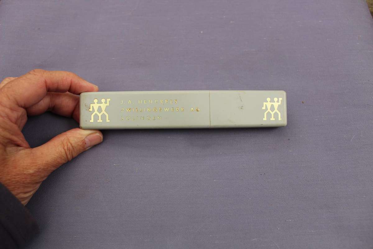 J.A. Henckels straight razor - amazing find!.....see below.....