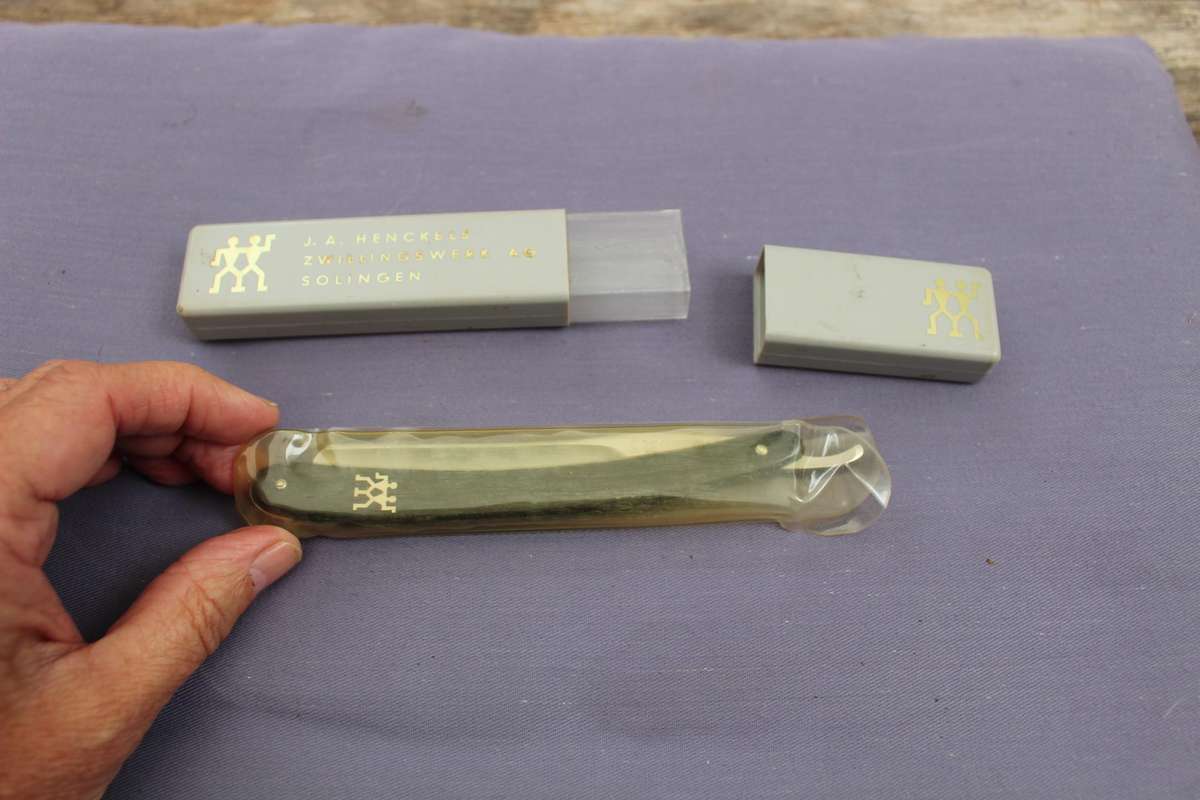 J.A. Henckels straight razor - amazing find!.....see below.....