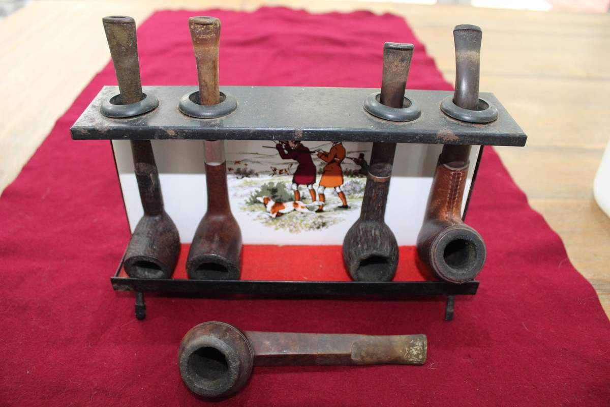 Pipes x 5 PLUS pipe stand! All for R 375!