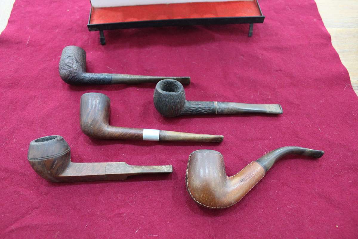 Pipes x 5 PLUS pipe stand! All for R 375!