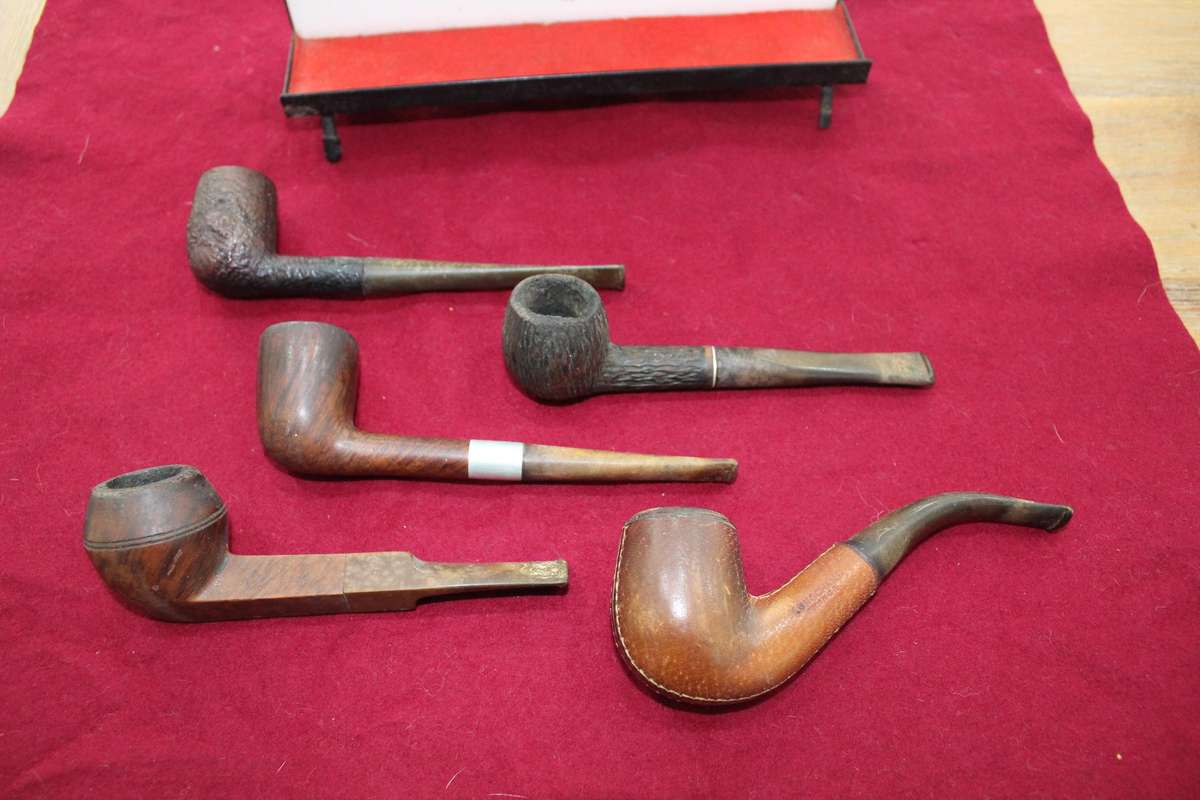 Pipes x 5 PLUS pipe stand! All for R 375!