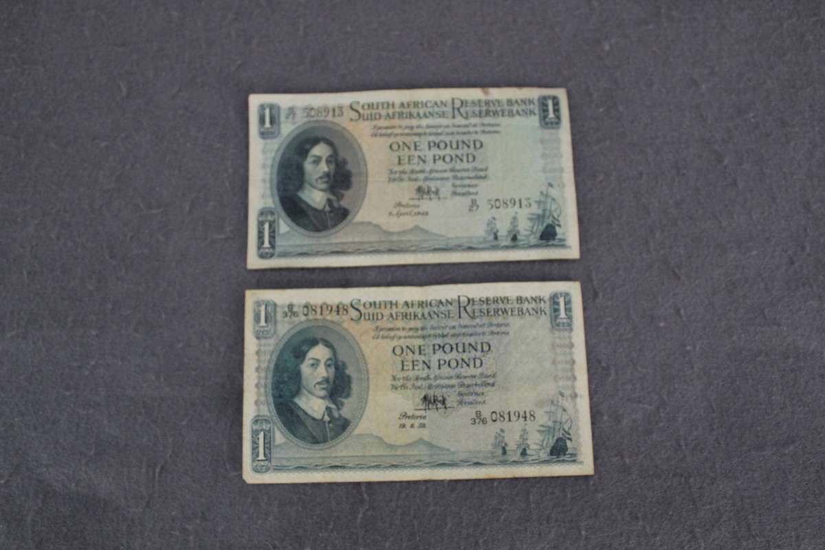 SA One Pound notes x 2 - take both for R 250!