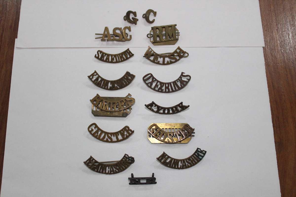 British Unit badges - take the whole bag for R 200!!