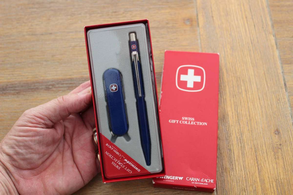 Swiss Army knife and pen set - unwanted gift.....bargain!