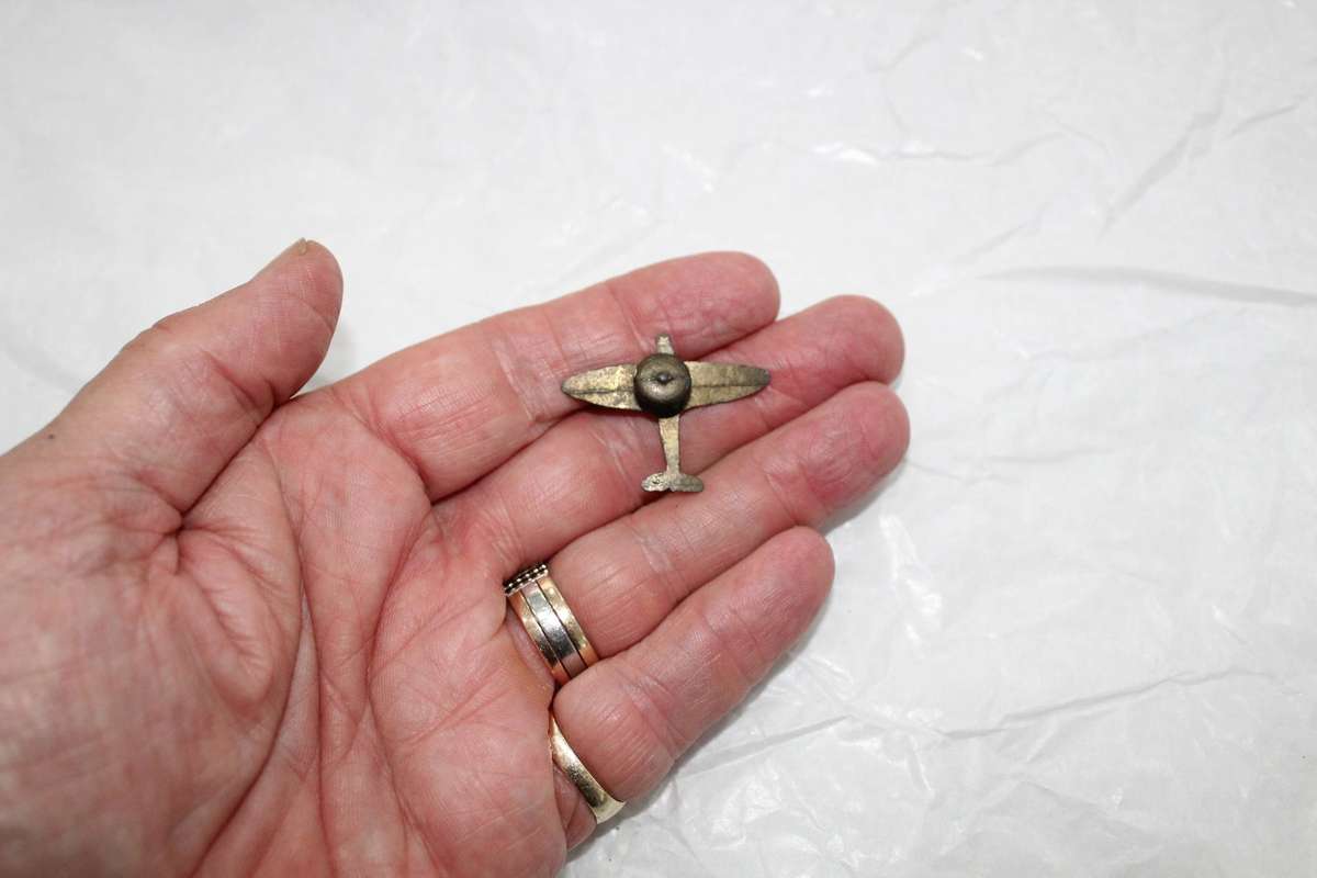 WW2 Spitfire fund raising badge - the rare one!