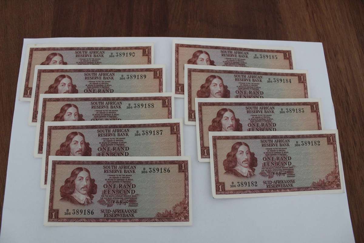 Sequential R1 notes x 9 - uncirculated