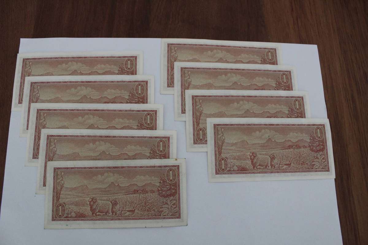 Sequential R1 notes x 9 - uncirculated