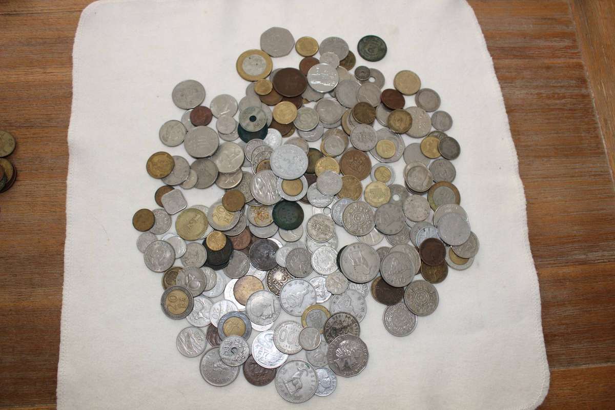Mixed world coins x 200 - guaranteed no SA!