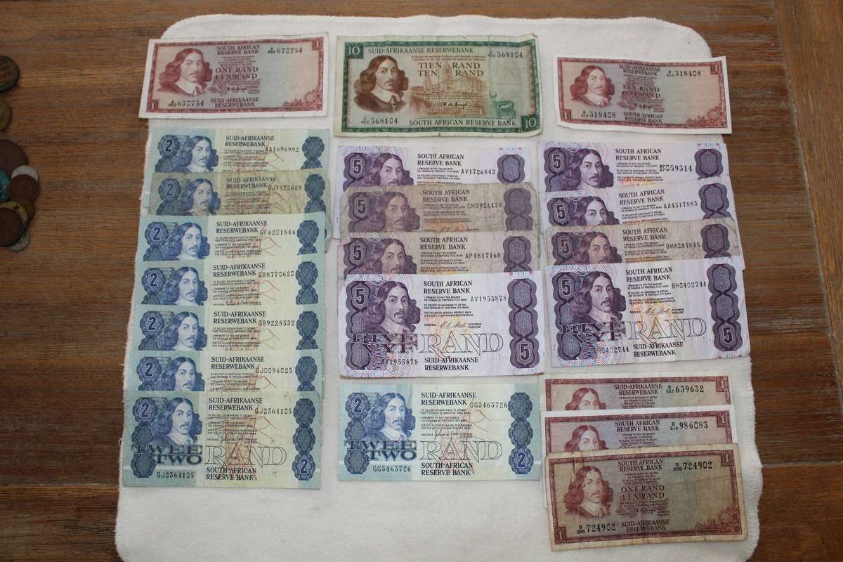 SA bank notes x 22 - take all for R 200! see below.....