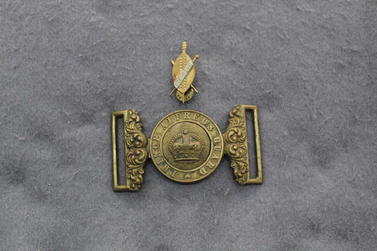 Prince Alfred's Guard belt buckle! (and free badge)