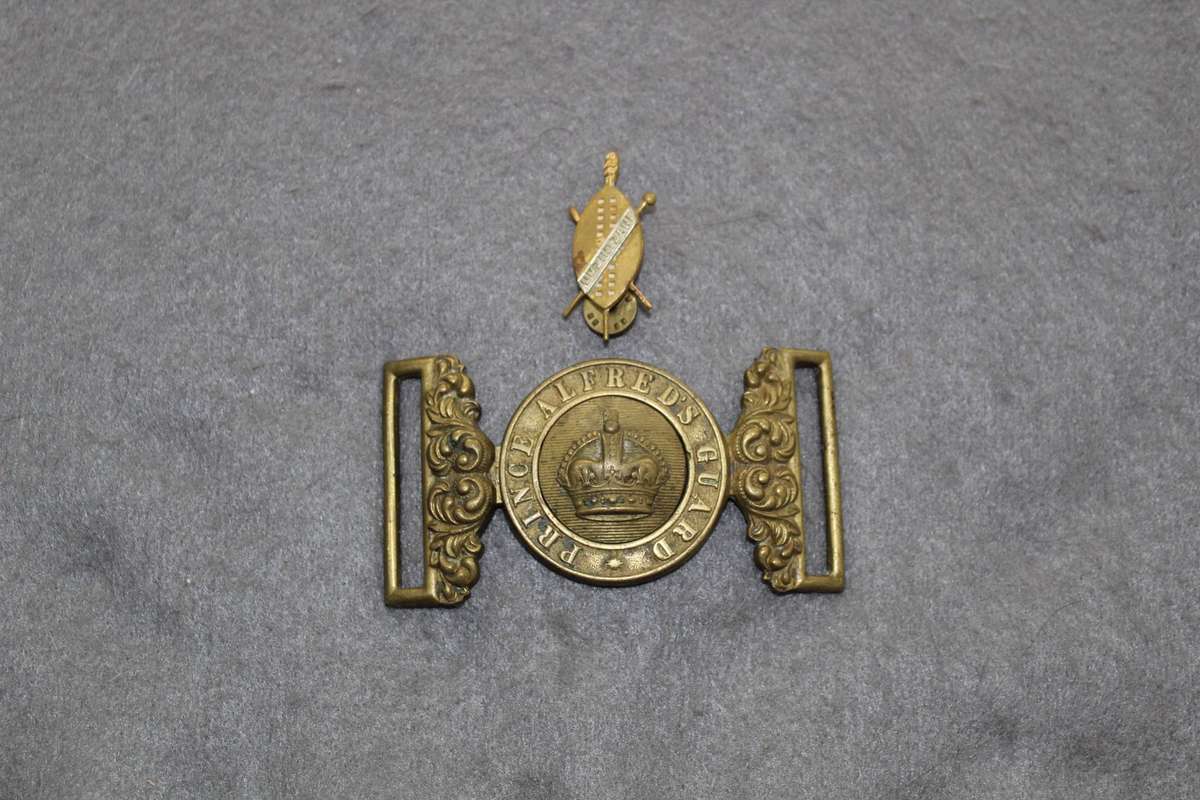 Prince Alfred's Guard belt buckle! (and free badge)