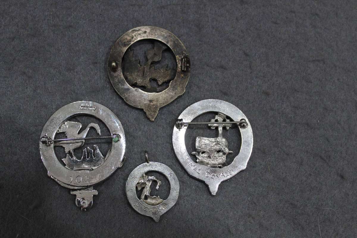 Scottish clan badges x 4 - take all for R 200!!