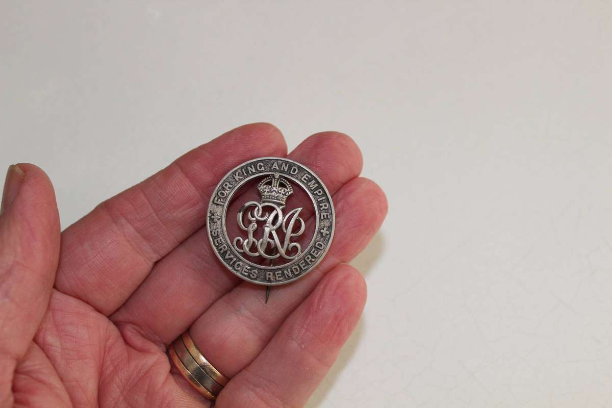 WW1 Wound badge - Services rendered - silver